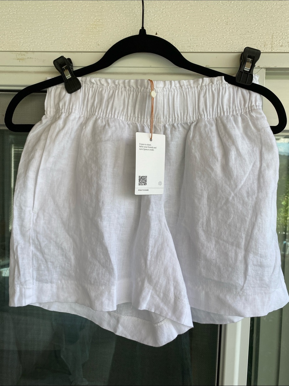 Quince White Elastic-Waist Linen Blend Athletic Shorts with pockets